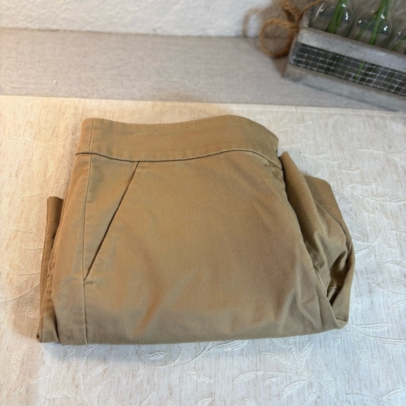 Loft The Rivera Short Khaki/Tan Women’s Size 12. Packs well. - Picture 5 of 5